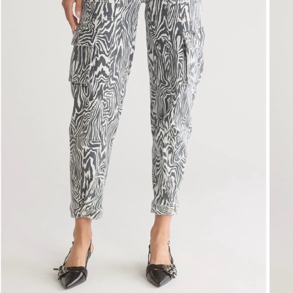 MOTHER Black and White Ankle Cropped Jeans with Bold Print